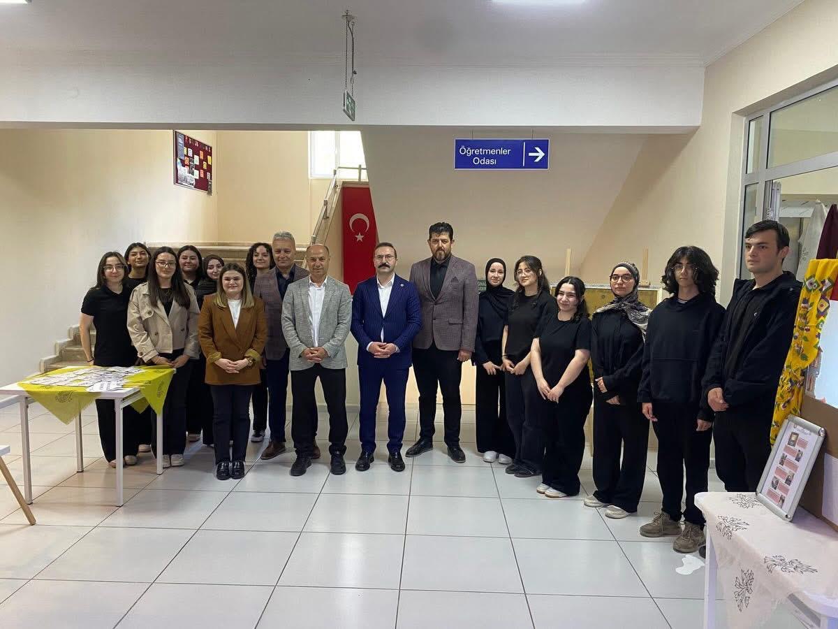 Başkan Ergül Ünal, eTwinning Sergisinde Öğrencilerin Kültürel ve Sanatsal Başarılarını Takdir Etti